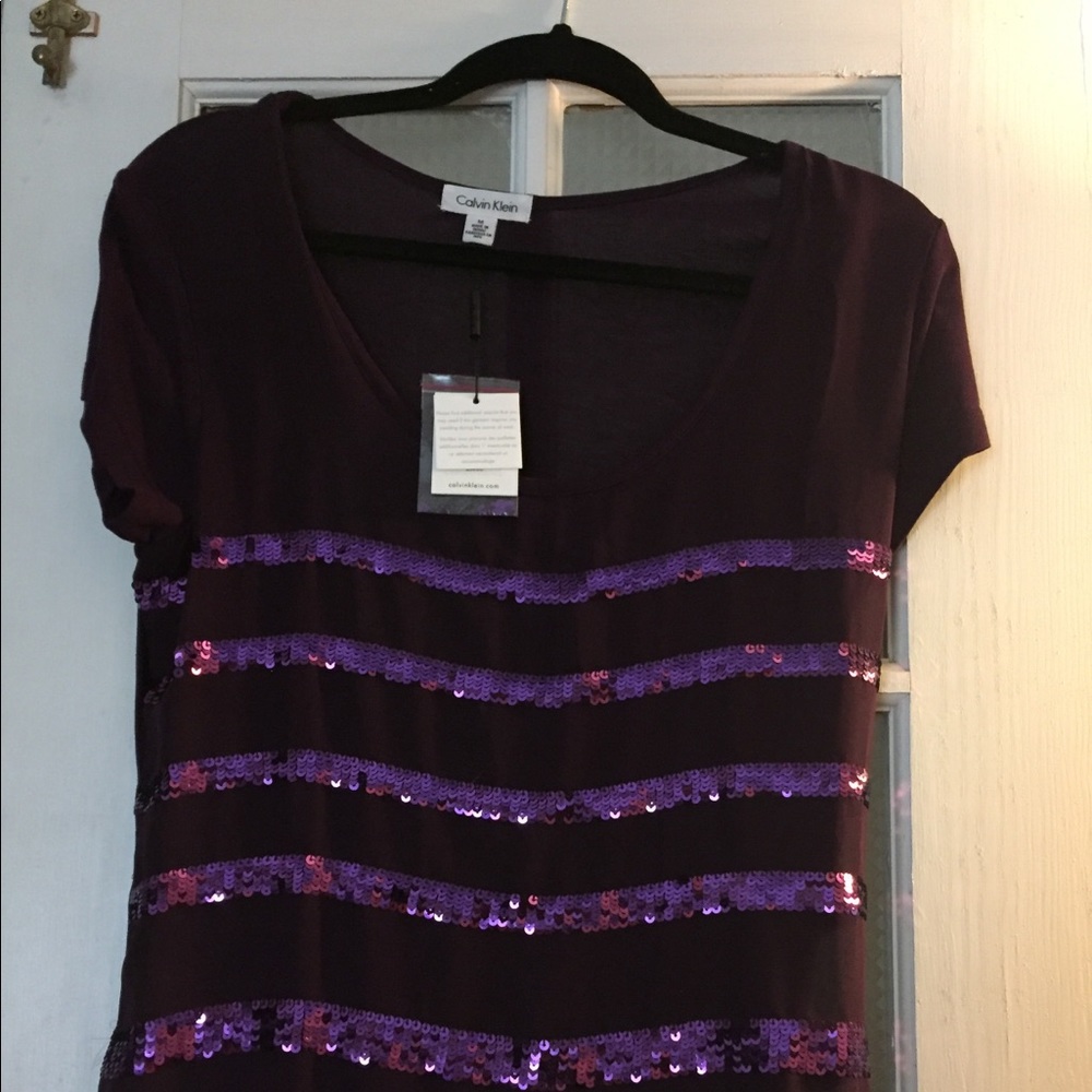 CK. Tee with sequins. Med. Eggplant.